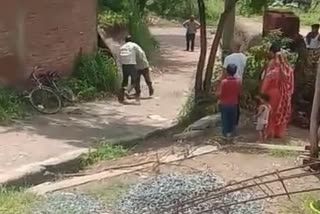 fight between two youths over land dispute in kannauj