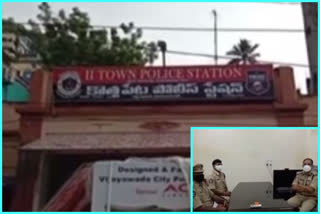 cp sudden visit to kothapeta police station in vijayawada