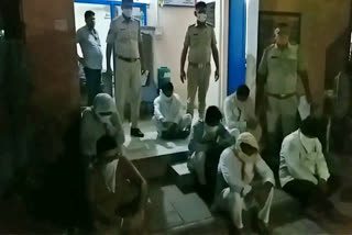 fatehabad police arrested seven people gambling in hotel