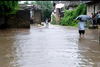 ଗୁଜୁରାଟରେ ପ୍ରବଳ ବର୍ଷା: ବିଭିନ୍ନ ଗ୍ରାମରେ ପ୍ରବାହିତ ହେଲା ବନ୍ୟାଜଳ