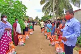 MLA Renukacharya distribute ration kit to containment zone residents