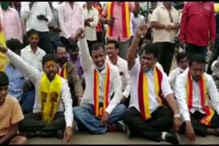 Kannada organKannada organizations Protest over removal of Rayanna statueizations Protest over removal of Rayanna statue