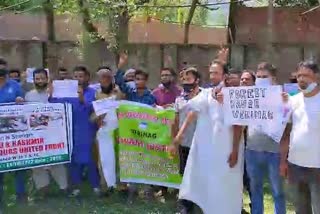 ویری ناگ میں عارضی ملازمین کا احتجاج