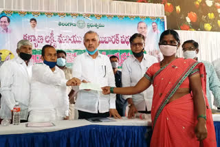 mla manik rao kalyanlaxmi cheques distribution at zhirabad in sangareddy distirct