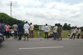 Young man killed, Young man killed in road accident, Young man killed in road accident at Raichur, Raichur accident, Raichur accident news, ಯುವಕ ಸಾವು, ರಸ್ತೆ ಅಪಘಾತದಲ್ಲಿ ಯುವಕ ಸಾವು, ರಾಯಚೂರಿನಲ್ಲಿ ರಸ್ತೆ ಅಪಘಾತದಲ್ಲಿ ಯುವಕ ಸಾವು, ರಾಯಚೂರು ಅಪಘಾತ, ರಾಯಚೂರು ಅಪಘಾತ ಸುದ್ದಿ,