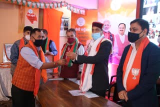 Suresh Kashyap addresses party workers at BJP state working committee meeting