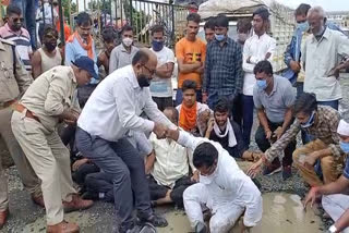 Congress leaders sitting on strike