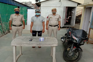 police arrested an accused in Sarai Kale Khan at delhi