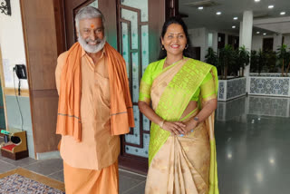 MLA Undavalli Sridevi meet in minister peddireddi