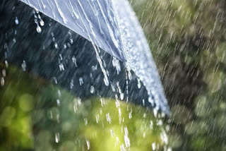 Average rainfall recorded in raipur is 932.1 mm.