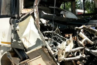 collision between bus and tractor in rampur