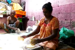 Traditional papadam makers Traditional papadam Onam news ഓണം വാര്‍ത്തകള്‍ പപ്പട നിര്‍മാണം നാടൻ പപ്പടം