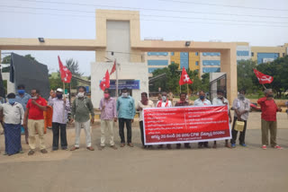 CPM agitation in front of District Government Hospital in Nellore