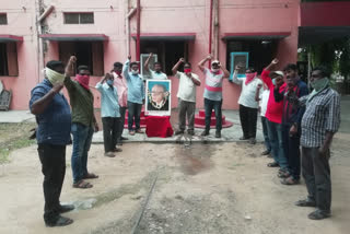 CPI leaders pay tribute to Makhdoom Mohiuddin in peddapalli district