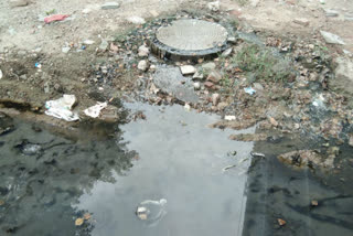 sewar overflow near dwarka metro station