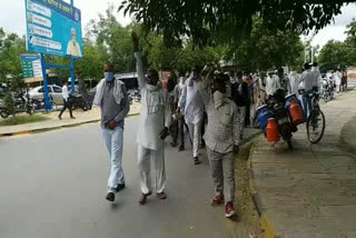 people of village ramsara protest in mini secretariat fatehabad