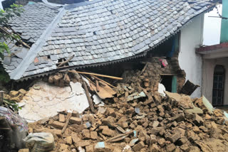 houses collapse due to heavy rain