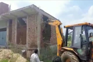 Ghaziabad Municipal corporation demolished illegal possession of land worth rs10 crore by bulldozer