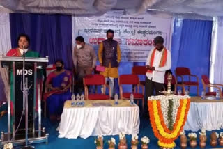 District Panchayat Member admire Siddaramaiah government in front Kota Srinivasa Poojary