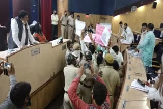 Opposition uproar in East Delhi Municipal Corporation meeting