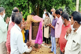 Chairperson laid the foundation stone for construction of CC roads at jaggu thanda mahabubabad