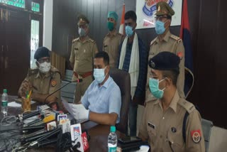 पुलिस गिरफ्त में आरोपी