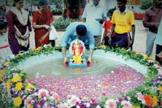 ganesh imersion in Artificial lake in mumbai