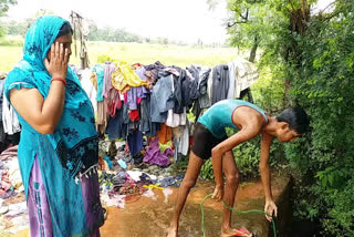 Bathing in a well relieves skin disease in tikamgarh