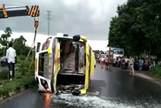 mini bus overturned on the Diwancheruvu  National Highway