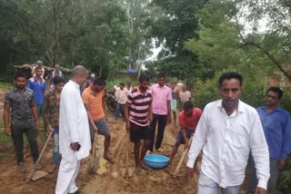 villagers-built-road-by-donating-labor-in-hazaribag