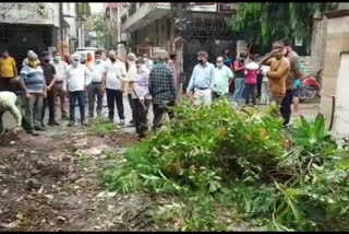 Corporation councilor started cleaning campaign in Tilak nagar