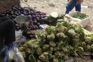 People upset due to increase in rate of vegetables in delhi