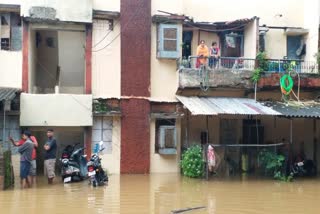 Water entered in houses of policemen