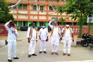 congress leaders protested in rajanna siricilla district