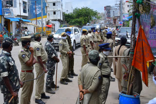 Undavalli Sridevi convoy amid police security