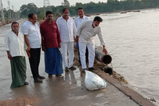 Government whip Saminee Udayabhanu inspecting the Lingala bridge