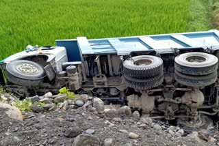 truck met with accident in paonta