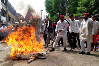 Muzaffarnagar: youth SP workers demand to cancel jee and neet exam