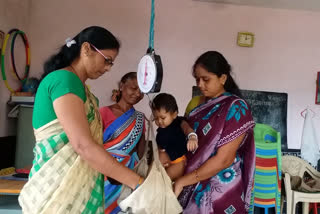 anganwadi-workers-fight-to-reduce-malnutrition-even-in-corona-crisis-gadchiroli