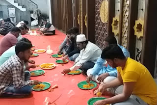 sehri and iftar organized by madina masjid in gulbarga