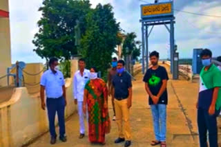 mayor meetu kiran went to sriram sagar project with family