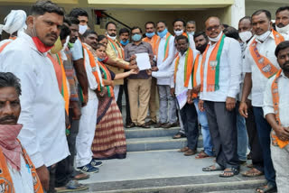 bjp-kisan-morcha-leaders-memorandum-to-medak-collector