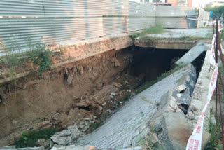 Major portion of pavement fell in sewer in Dwarka Sector 13