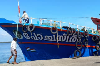 violating norms  fishing boat  norms  കൊവിഡ് മാനദണ്ഡം  മത്സ്യബന്ധനം  ലംഘിച്ച് മത്സ്യബന്ധനം  ബോട്ട് പിടികൂടി  കൊല്ലം