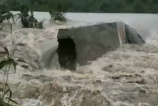 Barrage bridge over Tapti river damaged