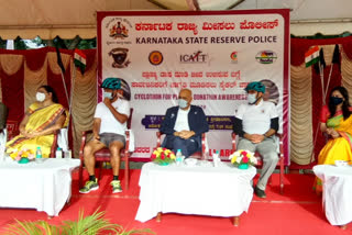 ಪ್ಲಾಸ್ಮಾ ದಾನ ಮಾಡಿದ ಪೊಲೀಸರಿಗೆ ಡಿಜಿ ಪ್ರವೀಣ್ ಸೂದ್ ಸನ್ಮಾನ