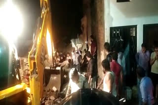 Astha area  Sehore district  building  Madhya Pradesh  Shivraj Singh Chouhan  accident  house collapse  minor  Girl  Building  Madhya  Pradesh  JCB  Hospital  ലഖ്‌നൗ  മധ്യപ്രദേശ്  ഭോപ്പാൽ  ശിവരജ്‌ സിങ് ചൗഹാൻ  കനത്ത മഴ