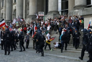 far-right-extremists-try-to-enter-german-parliament