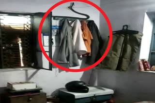 Cobra snake spotted in police post at Hapur Road Ghaziabad