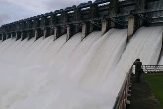 बांसवाड़ा की खबर,  banswara news,  rajasthan news,  etvbharat news,  बांसवाड़ा में बारिश,  rajasthan hindi news,  Heavy rain in Banswara,  बांसवाड़ा का तापमान,  बांसवाड़ा माही बांध